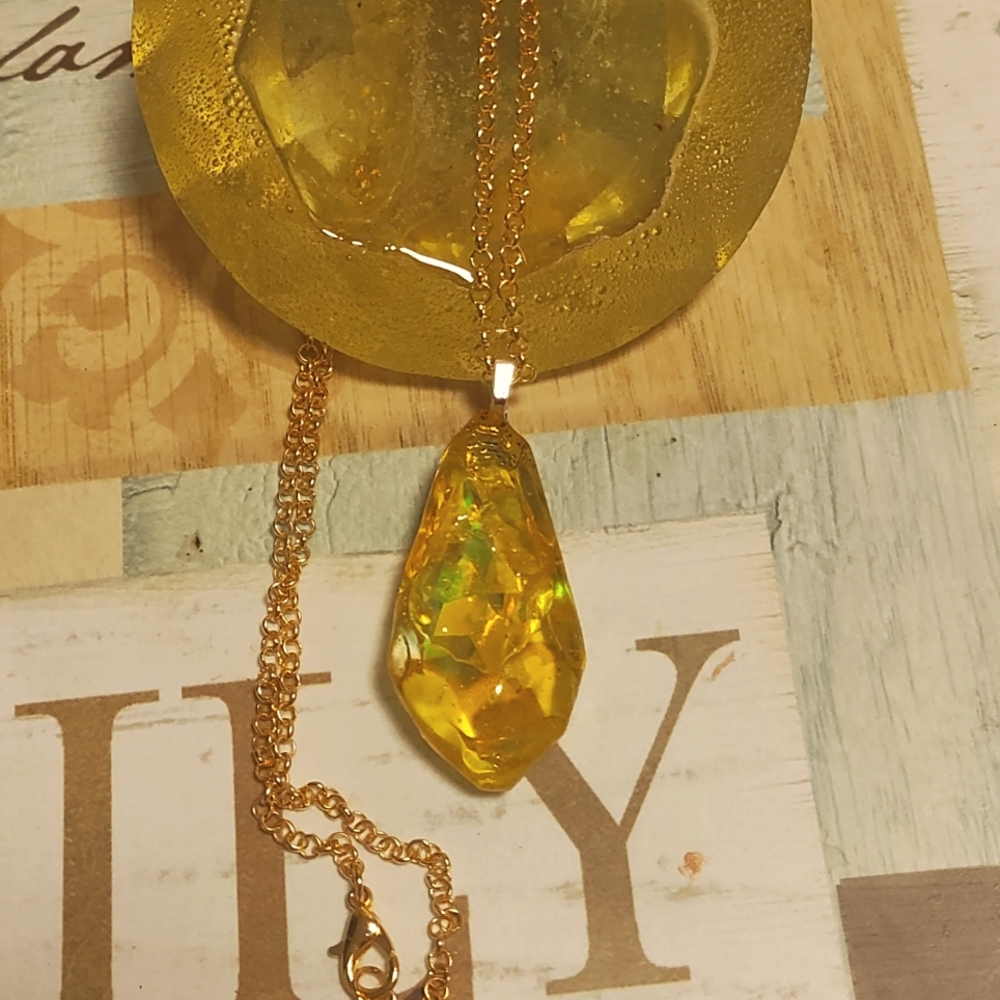 Beautiful yellow citrine look necklace
